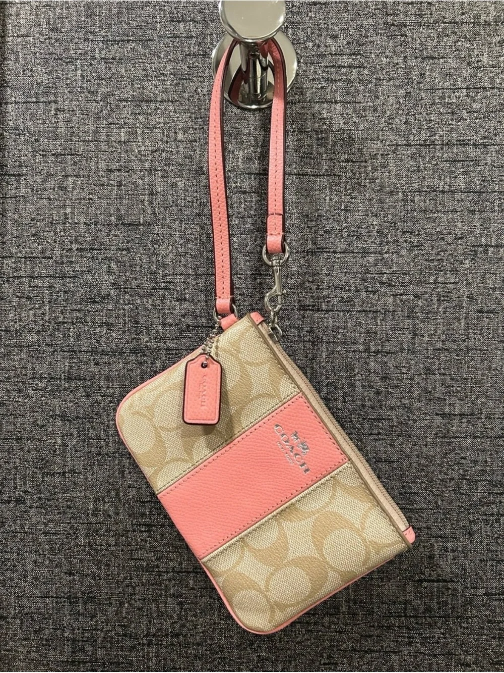 Coach Signature Corner Zip Small Wristlet with Hangtag